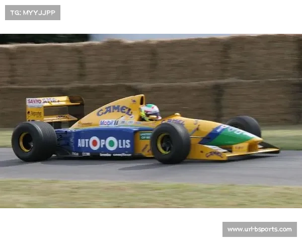 舒马赫57岁生日，女儿晒童年合照致敬车王